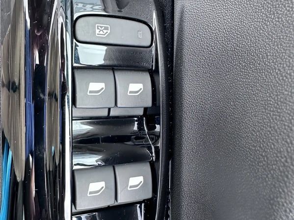 Photo de la voiture CITROEN C3 PureTech 110 S&S EAT6 Shine Pack