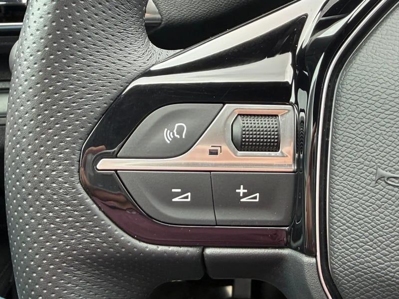 Photo de la voiture PEUGEOT 3008 PureTech 130ch S&S BVM6 GT
