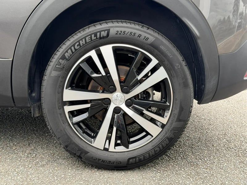 Photo de la voiture PEUGEOT 3008 PureTech 130ch S&S BVM6 GT