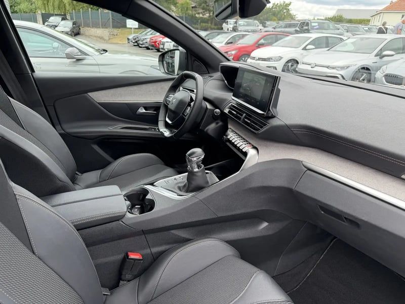 Photo de la voiture PEUGEOT 3008 PureTech 130ch S&S BVM6 GT