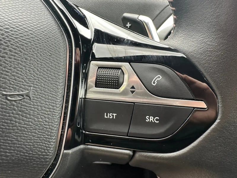 Photo de la voiture PEUGEOT 3008 Hybrid 180 e-EAT8 Allure Pack
