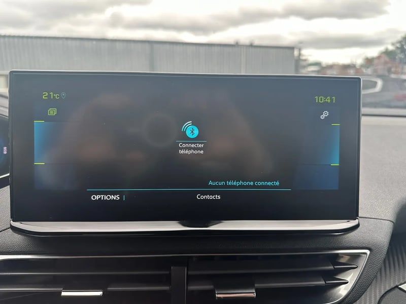 Photo de la voiture PEUGEOT 3008 Hybrid 180 e-EAT8 Allure Pack