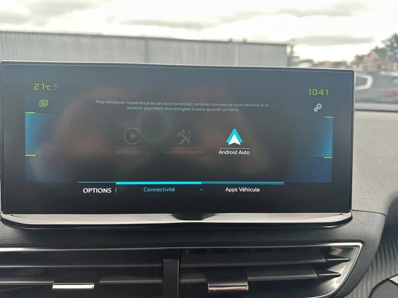 Photo de la voiture PEUGEOT 3008 Hybrid 180 e-EAT8 Allure Pack
