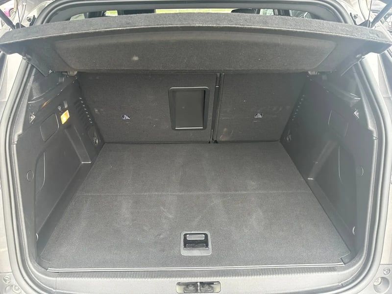Photo de la voiture PEUGEOT 3008 Hybrid 180 e-EAT8 Allure Pack