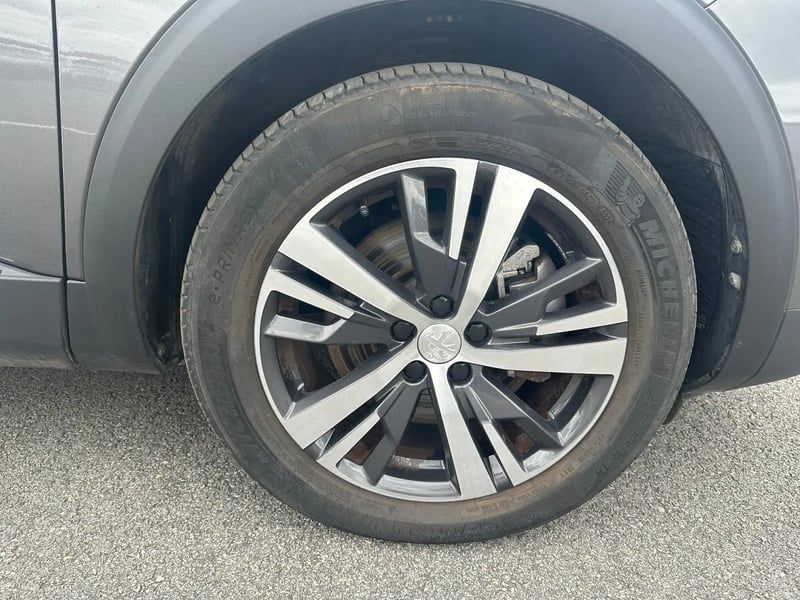 Photo de la voiture PEUGEOT 3008 Hybrid 180 e-EAT8 Allure Pack