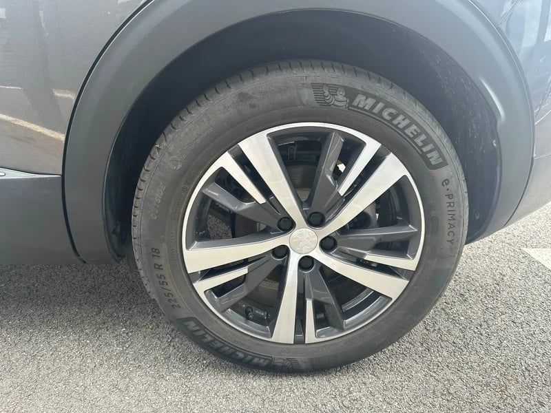 Photo de la voiture PEUGEOT 3008 Hybrid 180 e-EAT8 Allure Pack