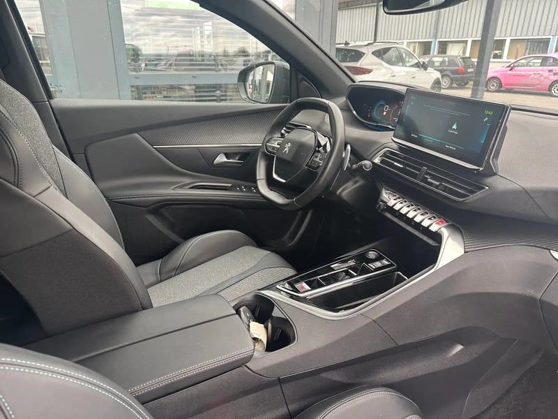 Photo de la voiture PEUGEOT 3008 Hybrid 180 e-EAT8 Allure Pack