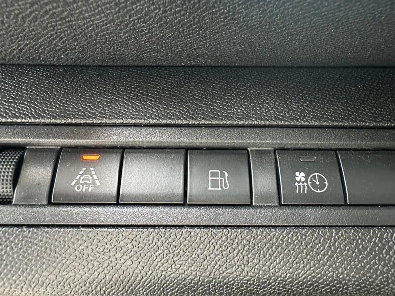Photo de la voiture PEUGEOT 3008 Hybrid 180 e-EAT8 Allure Pack