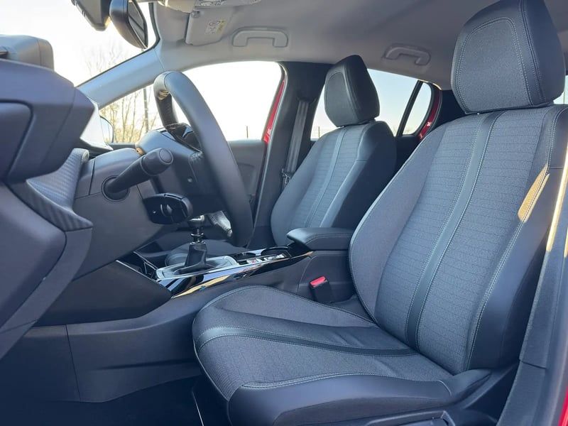 Photo de la voiture PEUGEOT 208 PureTech 100 S&S BVM6 Allure Pack