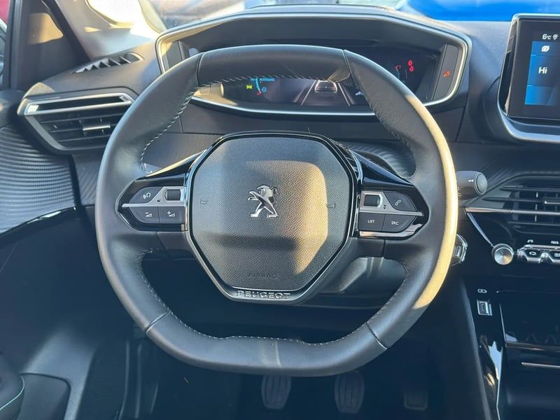 Photo de la voiture PEUGEOT 208 PureTech 100 S&S BVM6 Allure Pack