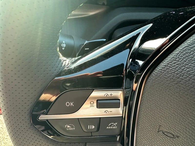 Photo de la voiture PEUGEOT 308 BlueHDi 130ch S&S EAT8 GT