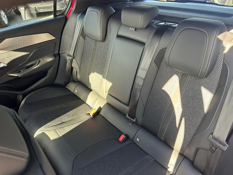 Photo de la voiture PEUGEOT 308 BlueHDi 130ch S&S EAT8 GT