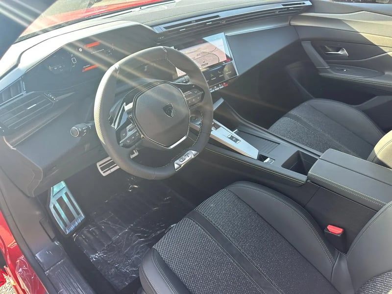 Photo de la voiture PEUGEOT 308 BlueHDi 130ch S&S EAT8 GT