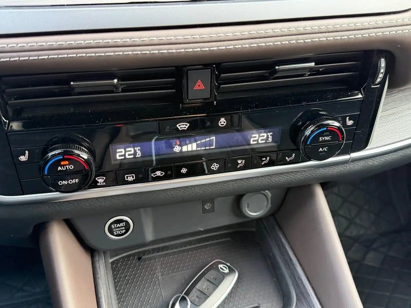 Photo de la voiture NISSAN QASHQAI Mild Hybrid 158 ch Xtronic Tekna