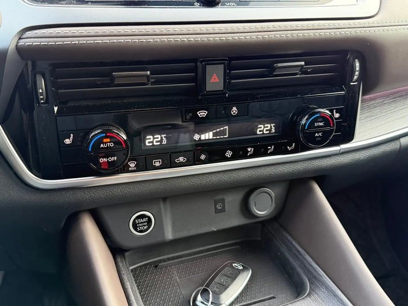 Photo de la voiture NISSAN QASHQAI Mild Hybrid 158 ch Xtronic Tekna