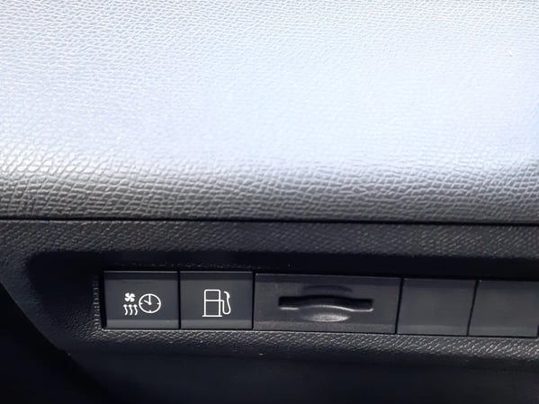 Photo de la voiture PEUGEOT 308 PHEV 225 e-EAT8 GT