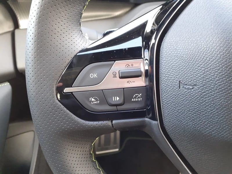 Photo de la voiture PEUGEOT 308 PHEV 225 e-EAT8 GT