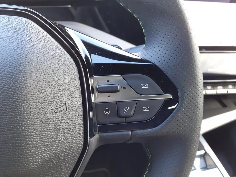 Photo de la voiture PEUGEOT 308 PHEV 225 e-EAT8 GT