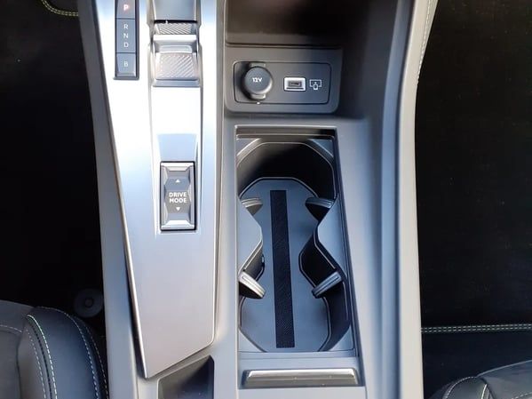 Photo de la voiture PEUGEOT 308 PHEV 225 e-EAT8 GT