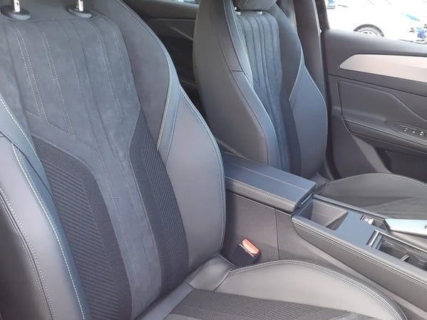 Photo de la voiture PEUGEOT 308 PHEV 225 e-EAT8 GT