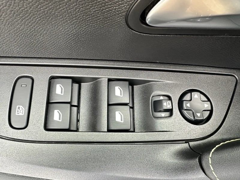 Photo de la voiture PEUGEOT 2008 PureTech 130 S&S EAT8 GT Line