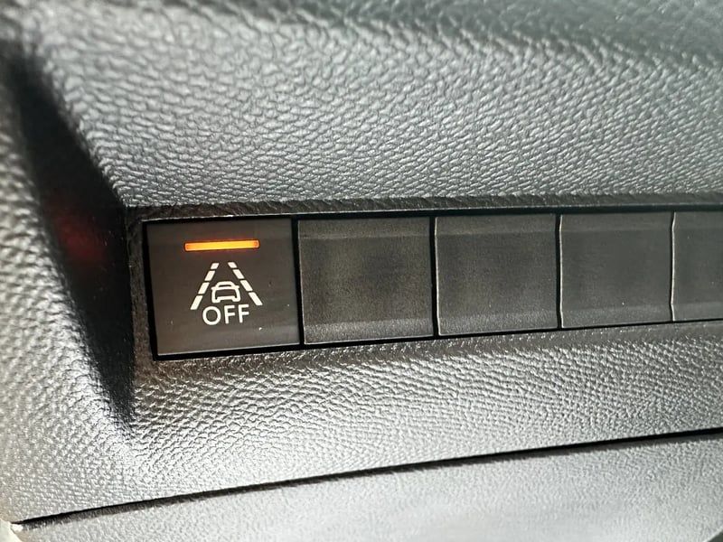 Photo de la voiture PEUGEOT 2008 PureTech 130 S&S EAT8 GT Line