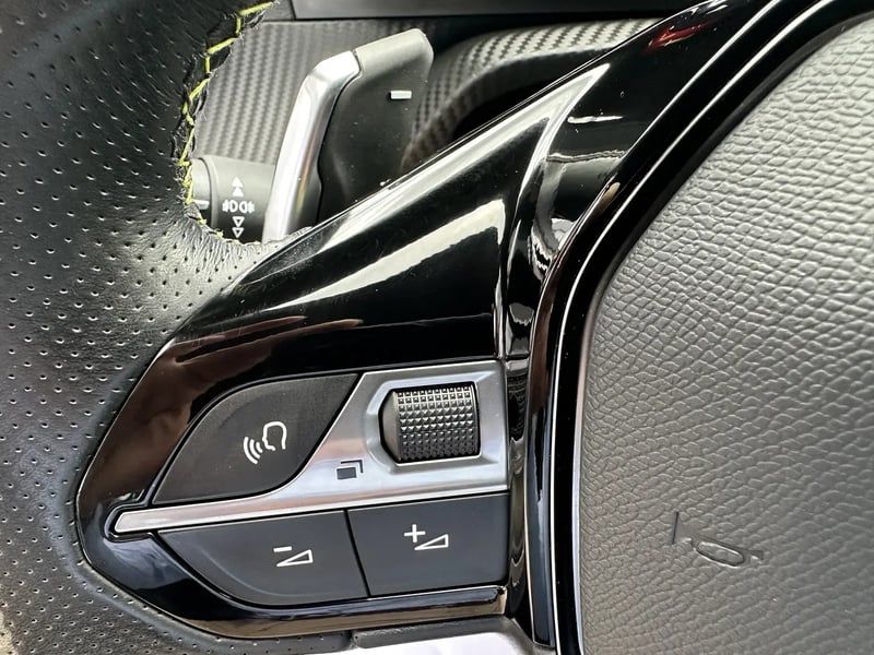 Photo de la voiture PEUGEOT 2008 PureTech 130 S&S EAT8 GT Line