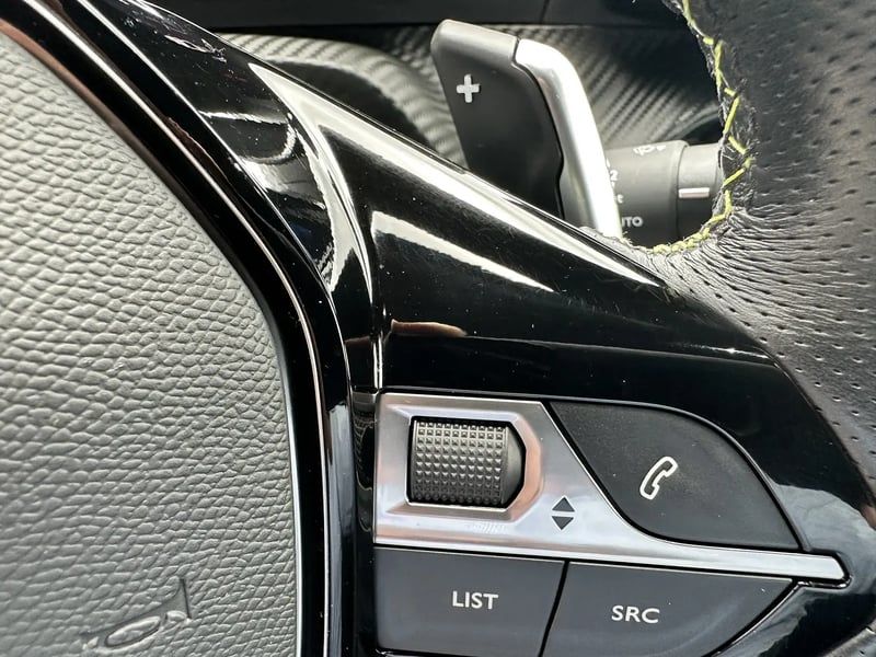 Photo de la voiture PEUGEOT 2008 PureTech 130 S&S EAT8 GT Line