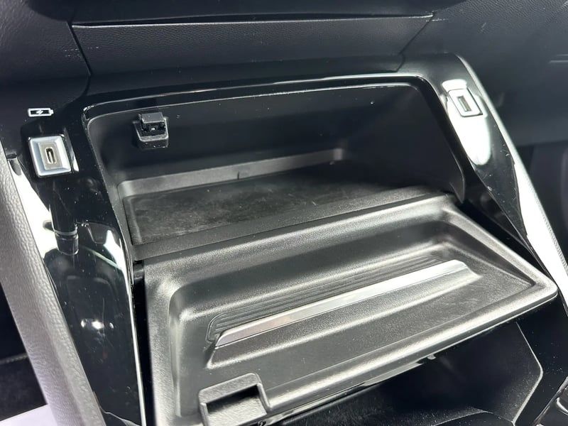 Photo de la voiture PEUGEOT 2008 PureTech 130 S&S EAT8 GT Line