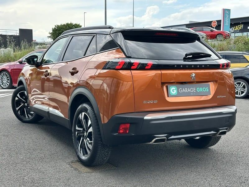 Photo de la voiture PEUGEOT 2008 PureTech 130 S&S EAT8 GT Line