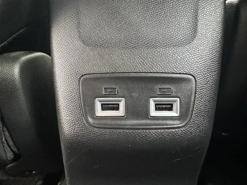 Photo de la voiture PEUGEOT 2008 PureTech 130 S&S EAT8 GT Line