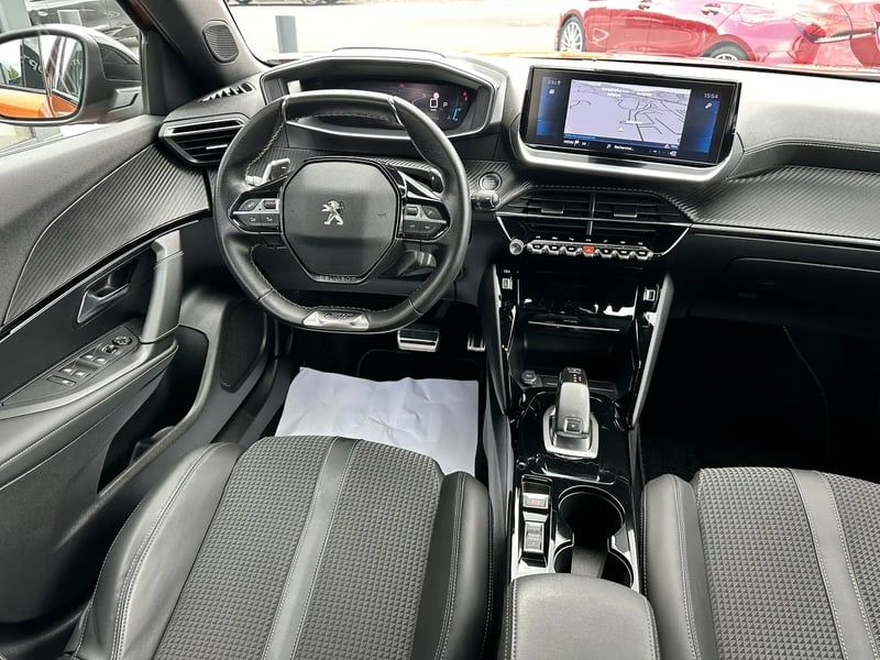 Photo de la voiture PEUGEOT 2008 PureTech 130 S&S EAT8 GT Line