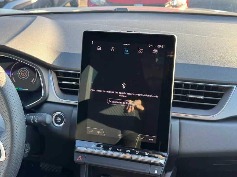 Photo de la voiture RENAULT CAPTUR E-Tech full hybrid 160 ch Techno