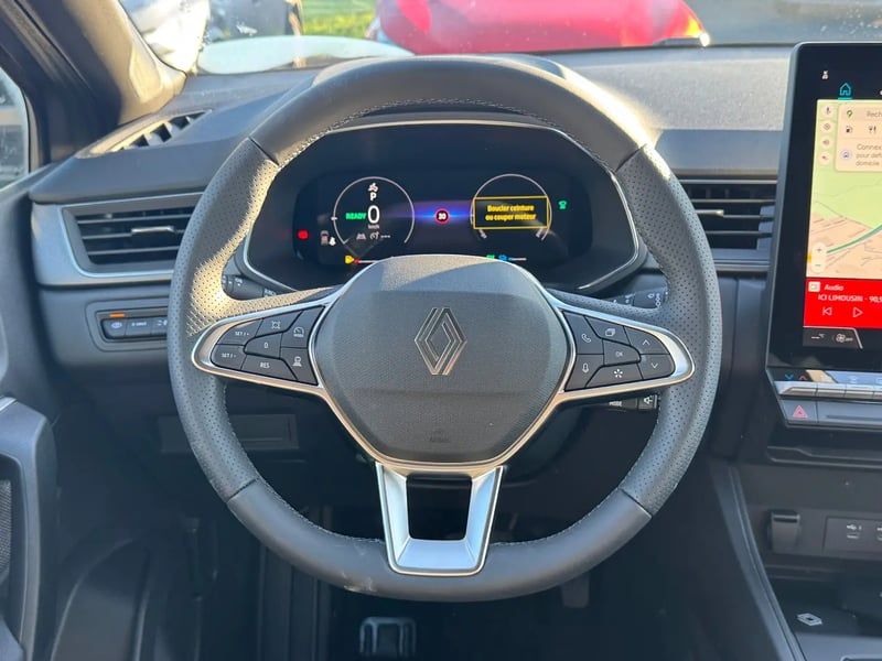 Photo de la voiture RENAULT CAPTUR E-Tech full hybrid 160 ch Techno