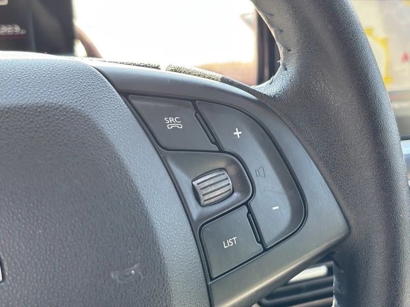 Photo de la voiture CITROEN C4 CACTUS PureTech 110 S&S EAT6 Shine