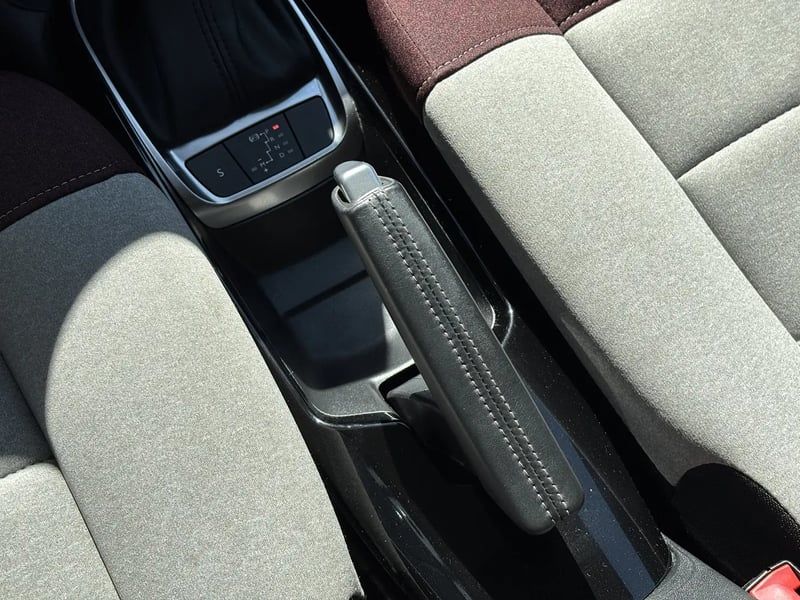 Photo de la voiture CITROEN C4 CACTUS PureTech 110 S&S EAT6 Shine