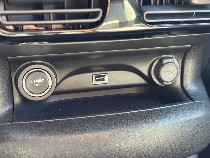 Photo de la voiture CITROEN C4 CACTUS PureTech 110 S&S EAT6 Shine