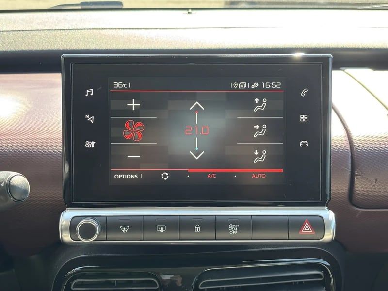 Photo de la voiture CITROEN C4 CACTUS PureTech 110 S&S EAT6 Shine