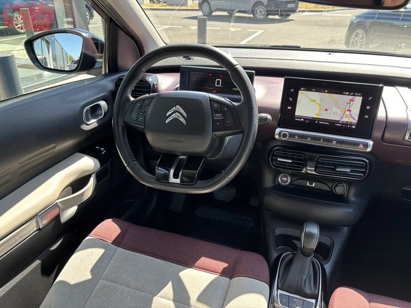 Photo de la voiture CITROEN C4 CACTUS PureTech 110 S&S EAT6 Shine