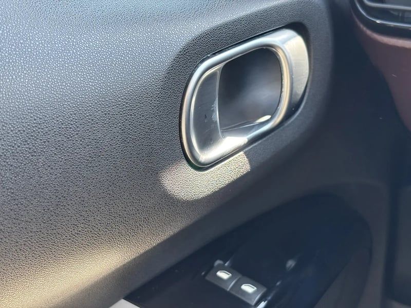 Photo de la voiture CITROEN C4 CACTUS PureTech 110 S&S EAT6 Shine