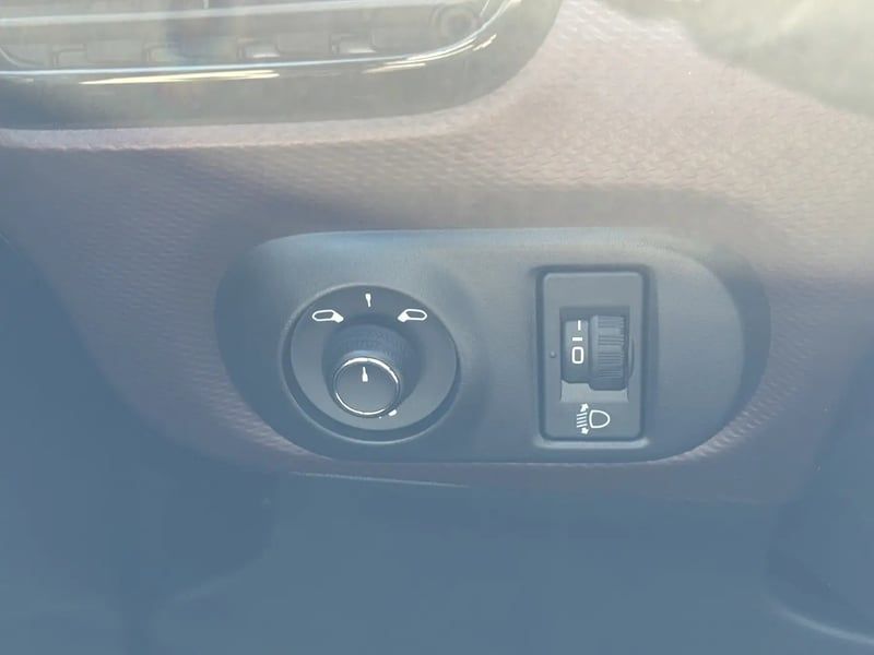 Photo de la voiture CITROEN C4 CACTUS PureTech 110 S&S EAT6 Shine