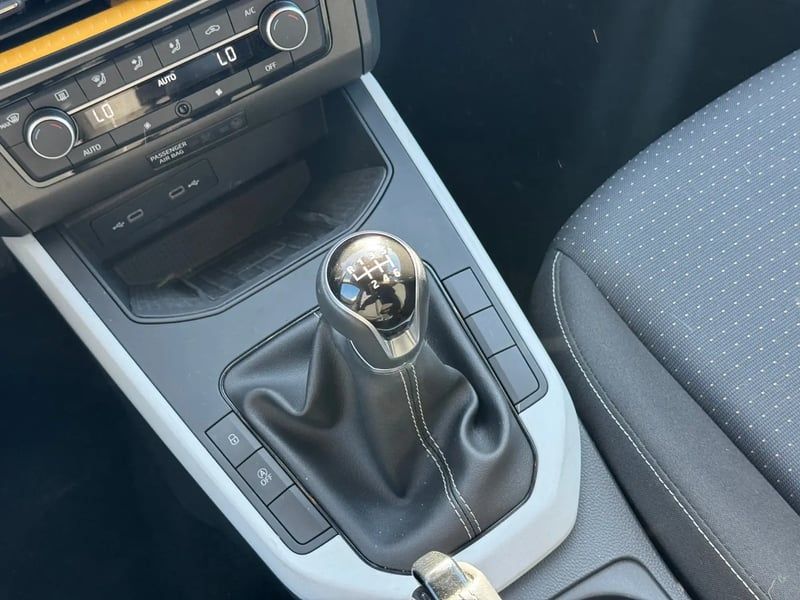 Photo de la voiture SEAT ARONA 1.0 TSI 110 ch Start/Stop BVM6 Copa