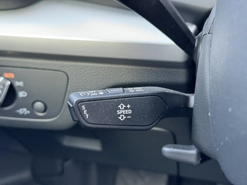 Photo de la voiture AUDI Q5 SPORTBACK 40 TDI 204 S tronic 7 Quattro Design