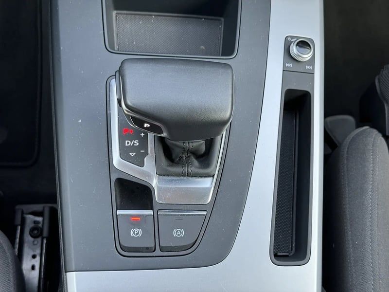 Photo de la voiture AUDI Q5 SPORTBACK 40 TDI 204 S tronic 7 Quattro Design