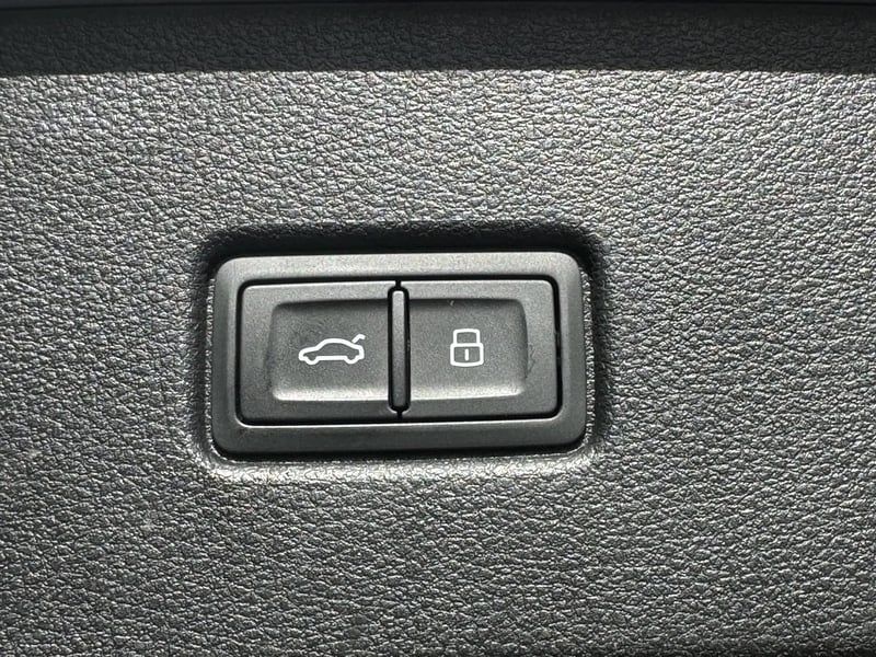 Photo de la voiture AUDI Q5 SPORTBACK 40 TDI 204 S tronic 7 Quattro Design