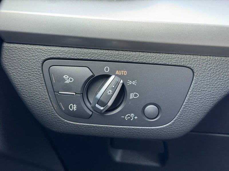 Photo de la voiture AUDI Q5 SPORTBACK 40 TDI 204 S tronic 7 Quattro Design