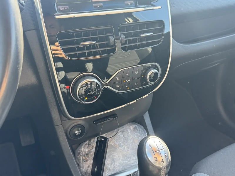 Photo de la voiture RENAULT CLIO IV ESTATE Estate IV dCi 90 Energy Intens