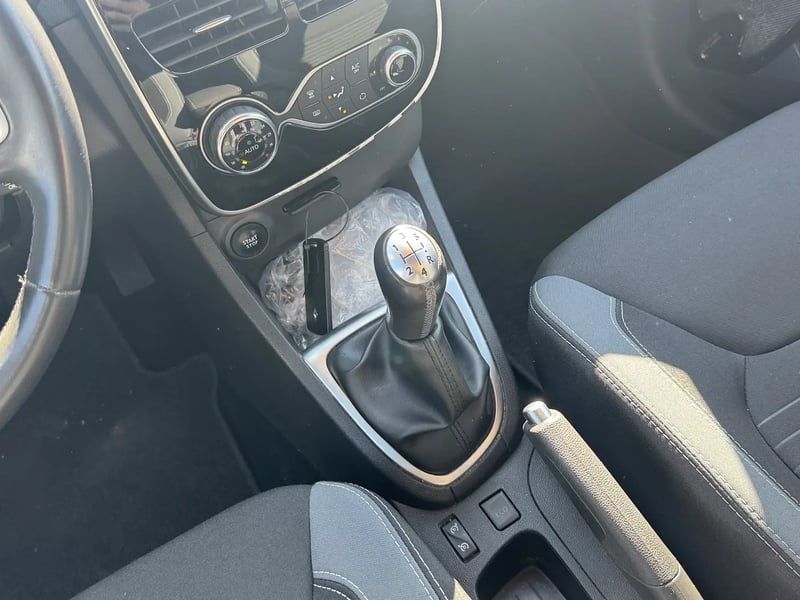 Photo de la voiture RENAULT CLIO IV ESTATE Estate IV dCi 90 Energy Intens