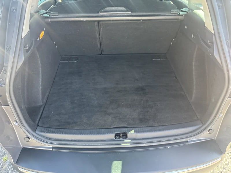 Photo de la voiture RENAULT CLIO IV ESTATE Estate IV dCi 90 Energy Intens