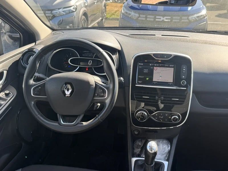 Photo de la voiture RENAULT CLIO IV ESTATE Estate IV dCi 90 Energy Intens
